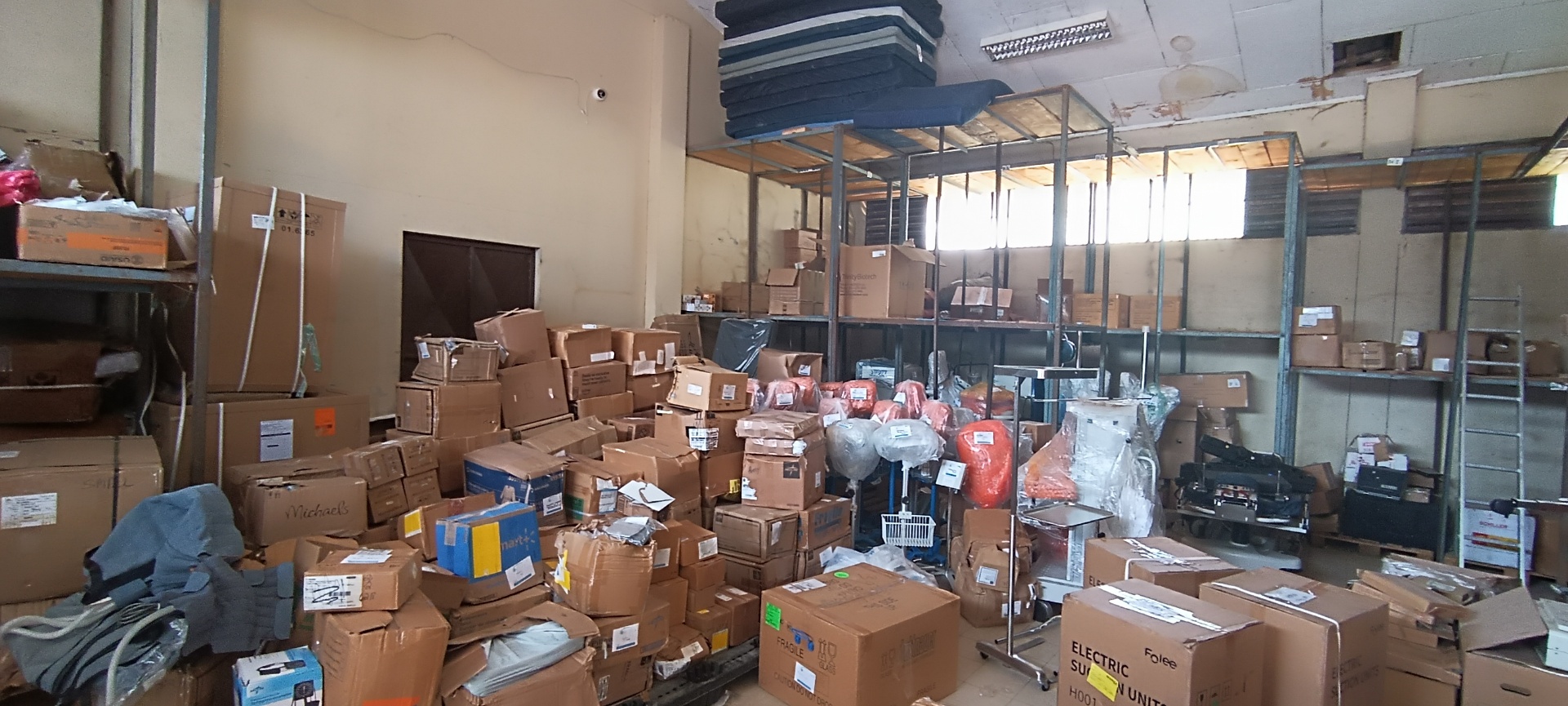 Lager in Äthiopien voller medizinischer Hilfsgüter aus dem Hilfscontainer